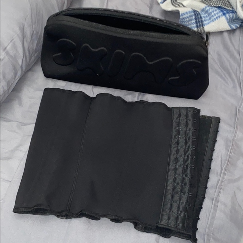 Skims Waist Trainer - Picture 1 of 3